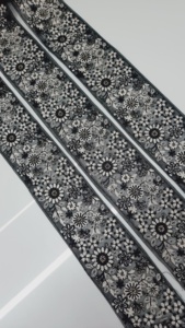 Garniture en dentelle brodée florale colorée écologique pour mariage Textiles de maison élégants DIY Crafts Clothing Wholesale Mesh Tulle Fabric - Product Image 3