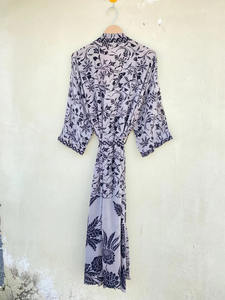 Kimono de seda blanco y negro para mujer 100% seda de secado rápido y suave tamaño libre para la temporada - Product Image 6