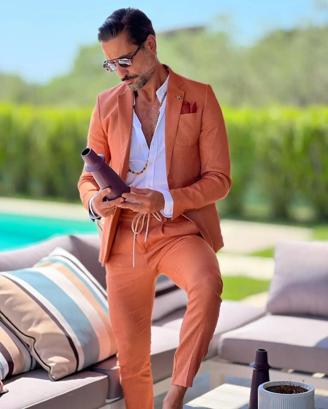 2023 популярные мужские Оранжевые льняные костюмы, летняя повседневная одежда, облегающие Свадебные смокини для выпускного вечера по низким ценам, оптовая продажа