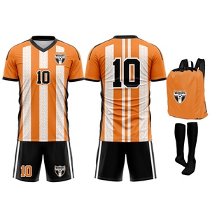 ชุดกีฬาฟุตบอลแขนสั้นสีพื้นผ้าโพลีเอสเตอร์ 100% ระบายอากาศได้ดี ยืดหยุ่นได้ ผลิตในปากีสถาน สำหรับผู้ใหญ่ พร้อมบริการสกรีนโลโก้ตามสั่ง - Product Image 2