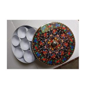 Caja Masala de latón de estilo indio Contenedor de especias de siete compartimentos para uso diario Hecho a mano en la India - Product Image 2
