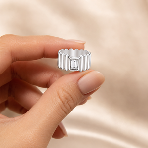 Bague pour femme en argent sterling 925 avec topaze blanche - Sertissage clos sur large bande côtelée (Tendance) - Product Image 4