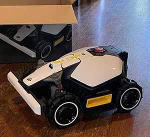 Tondeuse à gazon robotisée Season Order's On 2 AWD 3000HX, 100% d'origine, scellée en usine avec 1 an de garantie - Product Image 1