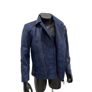 Người Đàn Ông Cao Cấp Của Màu Xanh Python Dập Nổi Áo Khoác Da V Cổ Chính Hãng Da Rắn Mô Hình Động Vật Mùa Đông OEM/ODM Mới Biker Không Dệt - Product Image 3