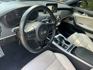 2018 Kia Stinger GT2 RWD caja de cambios automática asientos de cuero cámara trasera portaequipajes de aleación condición usada Interior oscuro Turbo Gas - Product Image 2