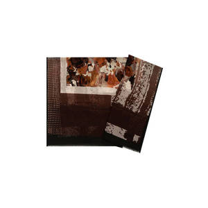ผ้าคลุมไหล่สี่เหลี่ยมมีพู่ผ้าโพลีเอสเตอร์พิมพ์ลายดิจิตอลสีน้ำตาล - Product Image 1