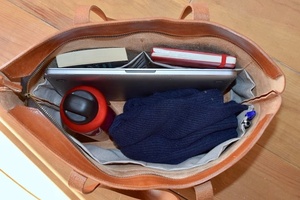 Sac à bandoulière fourre-tout en similicuir pour femme de couleur personnalisée Sac à main élégant de grande capacité avec sangle AV-0063 - Product Image 5