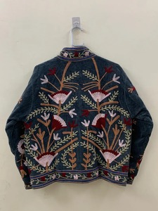 เสื้อแจ็กเก็ตสั้นผ้ากำมะหยี่ปักลายดอกไม้สไตล์โบฮีเมียนสำหรับผู้หญิง - Product Image 3