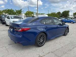 Toyota Camry XSE FWD 2025 Super Propre Sièges en Cuir Pneus R20 Caméra 360° Transmission Automatique Phares LED 8 Airbags 4.1-6L - Product Image 4