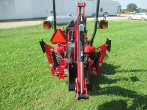 Tracteur compact tout-terrain robuste 1GC.25 avec chargeur-pelleteuse, boîte de vitesses et pompe 4x4, conçu pour les terrains accidentés, longue durée de vie - Product Image 5