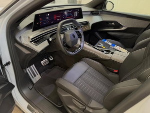 Véhicule d'occasion 2024 Peugeot 3008 SUV 4 portes automatique conduite à gauche sièges en tissu R18 7 places garantie 3 ans fabriqué au Japon - Product Image 5