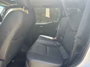 รถ SUV ปี 2024 มือสอง สภาพดี พวงมาลัยซ้าย เบาะหนัง กล้องมองหลัง - Product Image 4