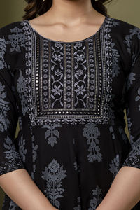 Vestido de Rayón de Primera Calidad con Dupatta, Bordado de Lentejuelas, Impreso a Mano para Fabricante Indio - Product Image 5