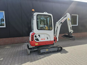 Edición de confort con cabina cerrada avanzada, miniexcavadora Takeuchi TB216 de 1.8 toneladas con aire acondicionado y cámara de retroceso. - Product Image 2