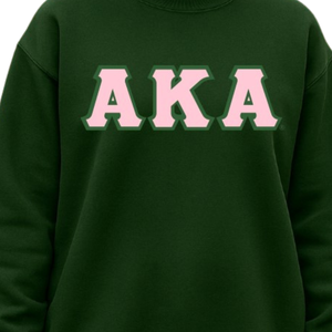 Sweat-shirt à col rond personnalisé AKA en sergé vert forêt avec lettres grecques en sergé rose, pull en molleton pour sororité - Product Image 5