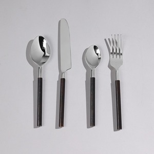 Juego de cubiertos de metal diseñado para entornos de uso intensivo que proporciona una durabilidad duradera y una presentación atractiva en la mesa. - Product Image 6