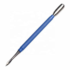 Accessoire professionnel pour le soin des cuticules, destiné aux salons de manucure. Outil de repousse-cuticules pour l'entretien et la beauté des ongles. - Product Image 6