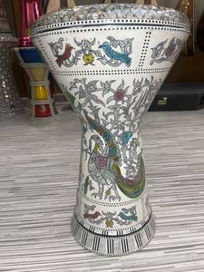 Gawharet El Fan 23cm Sombati Pearl Darbuka - Design Peacock Peint à la Main - Product Image 2