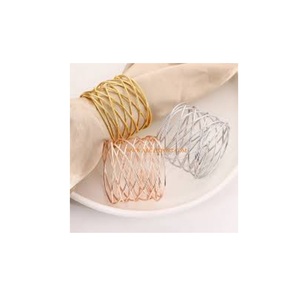 Ensemble de 3 ronds de serviette de décoration de table en métal de couleur or argent et or rose faits à la main ronds de serviette classiques les plus vendus - Product Image 1