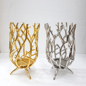 Bougeoir en aluminium, métal et verre de forme ronde, plaqué argent, style fantaisie, éclairage décoratif de luxe fait à la main. - Product Image 2