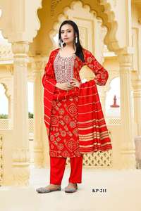 Pantalon Kurti en rayonne de qualité supérieure au design moderne avec Dupatta pour les cadeaux de filles disponibles au meilleur prix - Product Image 2