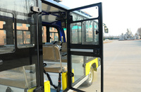 Bus électrique haute performance stable et durable de 23 places avec moteur de 15-20 kW et autonomie de 80-100 km pour les excursions touristiques