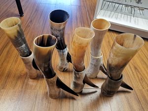 Cuerno vikingo pulido para beber Artesanías naturales Estilo animal curvo decorativo para el hogar con soporte - Product Image 3