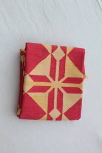 Tapis Dhurrie en coton tissé à la main rouge doré de 4x6 pieds, technique tressée artisanale indienne, motif géométrique en zigzag lavable pour la maison - Product Image 5