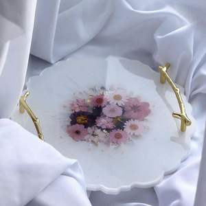 Plato Rectangular de Resina Artística, Técnica de Esmalte de Color, Diseño Elegante Hecho a Mano, Color Personalizado, 100 Piezas MOQ, Entretenimiento - Product Image 1