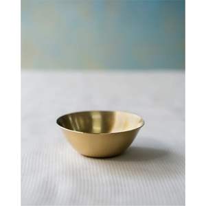 Bol de service en métal noir mat de luxe avec intérieur doré poli, bol à fruits martelé pour la maison moderne et la vaisselle de mariage - Product Image 2