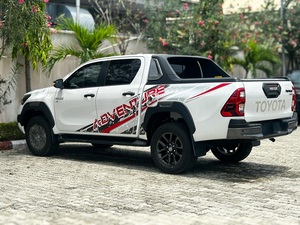 รถกระบะออฟโรดขนาดกลางรุ่นปี 2025 รุ่น Adventure 4.0L Edition มือสอง - Product Image 4