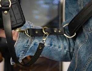 Venta al por mayor de cuero genuino personalizado DSLR Cámara correas Sling Belt correas de tamaño ajustable Multi-Cámara Correa arnés de hombro - Product Image 4