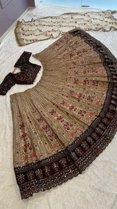 Broderie de créateur unique Kasturi tissu de soie mariée spécial mariage et fête porter en gros Lehenga Choli au prix de gros - Product Image 4