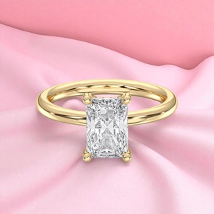 Anillo de compromiso de diamantes de moissanita de 2,10 quilates de corte radiante y redondo de quilates, hecho en plata para mujer - Product Image 2
