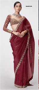 บอลลีวูดบล็อกบัสเตอร์ส่าหรีลายดอกไม้ดั้งเดิมพร้อมเสื้อเบลาส์แบบ unstarched ดีไซน์กระจกหนังเทียมคุณภาพสูง - Product Image 2