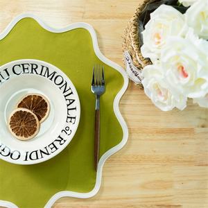 Vente en gros de serviettes en coton et lin faites à la main broderie de bordure festonnée expédition rapide Pantone couleur assortie pour les mariages à thème réutilisables - Product Image 6