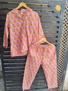 Conjunto de Pijama de Algodón con Estampado Floral Hecho a Mano, Ropa de Dormir para Mujer, Conjunto de Pijama para Damas de Honor Hecho a Mano - Product Image 4