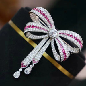 Bijoux fantaisie, broche élégante en argent sterling avec zircon pour femmes - Cadeau de mariage, de fiançailles ou de fête - Product Image 1