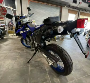 Nouvelle moto Supermotard DR-Z400SM 398 cm³ monocylindre 4 temps, modèle 2026 - Product Image 1