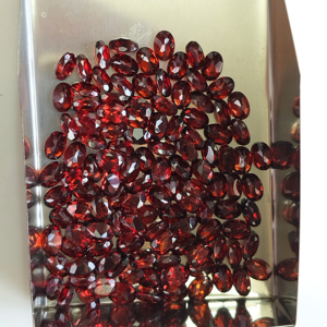 พลอยโกเมนสีแดงธรรมชาติ 5x3.5 มม. ทรงรี คุณภาพดีที่สุด สำหรับทำเครื่องประดับ - Product Image 3