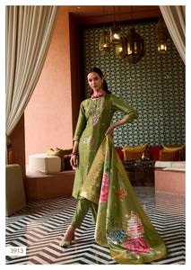 Dernier ensemble de créateur Style moderne Haute demande Tissu de soie pure Shimmer Kurti Pant & Dupatta With Hand Work Woman Fashion - Product Image 5