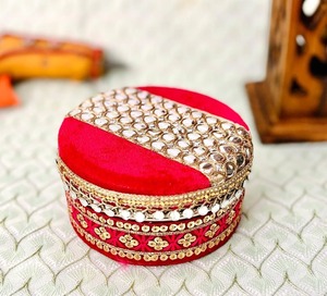 Cajas Laddu planas de terciopelo decorativas Regalo elegante, funcional y hecho a mano Favores indios perfectos para regalos de matrimonio y Mehndi - Product Image 5