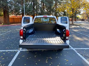 2023 Tacoma SR 4x4 Sin reserva 2.7L 4 cilindros, 4WD, sin modificar - Product Image 4