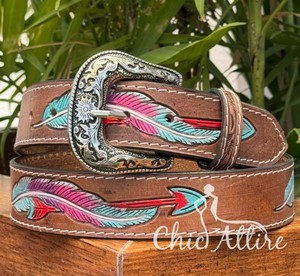 Stock d'usine en gros de ceinture de luxe pour femme Personnaliser usiné à la main en cuir de vache véritable avec boucle ardillon réglable pour hommes et femmes - Product Image 1