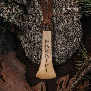 Nuevos regalos forjados Colgante de amuleto de runa de hueso forjado vikingo hecho a mano Colgante vikingo. Joyas de hierro, Vikingo - Product Image 3