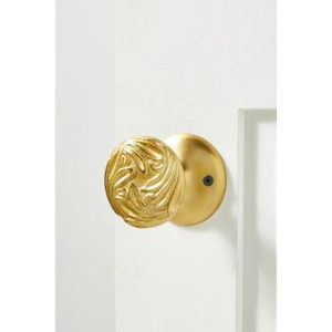 Perilla de puerta decorativa de latón pulido de lujo con diseño de desplazamiento adornado, herrajes de puerta Interior de Metal de estilo Vintage para el hogar y el Hotel - Product Image 1