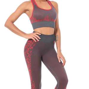 Offres Spéciales Ensemble de yoga deux pièces Gym Fitness pour femmes Short à motif solide avec logo personnalisé pour l'entraînement - Product Image 6