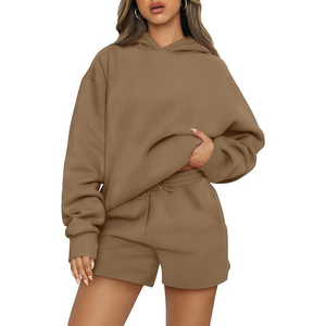 Sweat à capuche d'hiver et ensembles courts pour femmes en gros personnalisés décoration d'insigne en tissu tissé 100% coton manches chauve-souris - Product Image 1