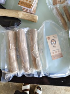 Meilleure vente Jouet à mâcher fait main en bois naturel pour chien Origine du Vietnam Parfait pour les acheteurs d'une animalerie 2025 - Product Image 4