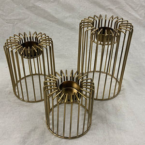 Bougeoir votif en fer fait main noir/or enduit de poudre décoration de la maison pour les occasions de noël bougie en fil de fer métallique S/3 - Product Image 1